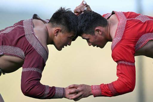 En Mongolia los luchadores entrenan en la estepa a la espera de la fiesta de Naadam