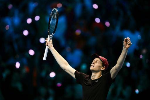 Sinner pone fin a 2025 conquistando el Masters ATP frente a su némesis Alcaraz