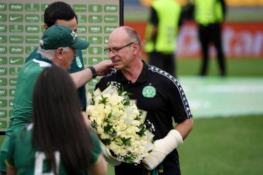 Atlético Nacional y Chapecoense se abrazan en el partido de la amistad eterna