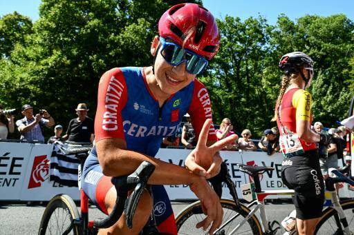 Ciclista afgana que se disfrazaba de hombre para entrenar gana medalla en Juegos Asiáticos
