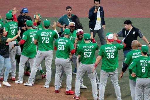 Los jugadores de México Verde (Tomateros de Culiacán) celebran el pase a la final de la Serie del Caribe el 6 de febrero de 2026 al vencer a República Dominicana en Guadalajara