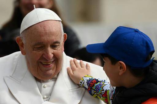 El papa, hospitalizado, anula las audiencias del jueves