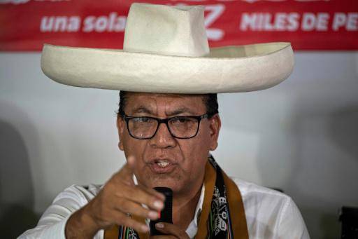 El excandidato Sánchez reconoce la proclamación de Fujimori en Perú, pero insiste en irregularidades