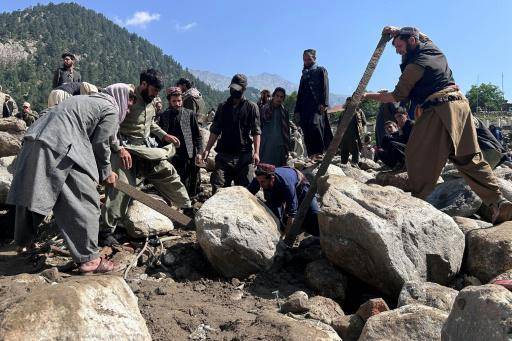 Afganos buscan a decenas de desaparecidos tras devastadoras inundaciones