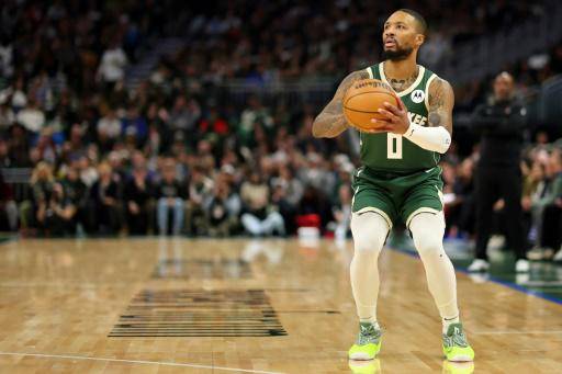 Los Bucks de Lillard ganan a Portland con la mayor remontada de la temporada