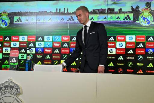 Mastantuono recuerda a Di Stefano en su presentación con el Real Madrid