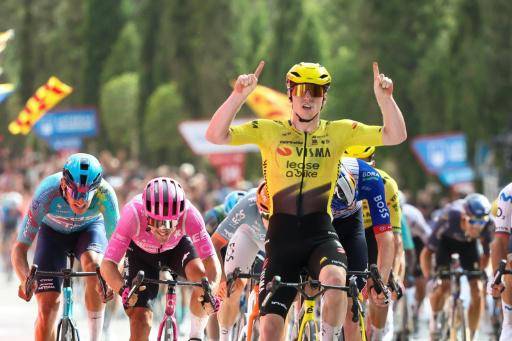 El británico Matthew Brennan gana al esprint la 5ª etapa de la Vuelta a España