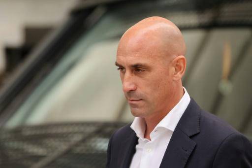 Luis Rubiales, de mandamás del fútbol español al banquillo por un beso no consentido