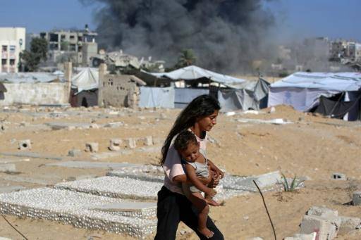 Un bombardeo israelí en Gaza mata a una pareja y sus dos hijos, según un hospital