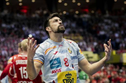 Agustín Casado se lamenta durante la derrota de España ante Dinamarca en el Europeo de balonmano masculino. En Herning (Dinamarca), el 24 de enero de 2026