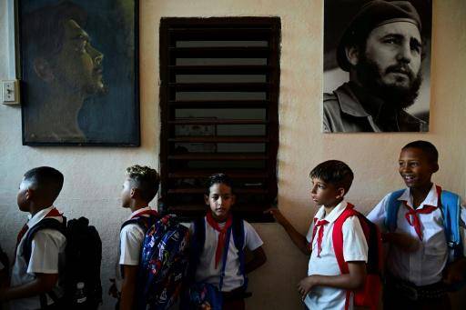 Apagones, falta de maestros y uniformes marcan el inicio del año escolar en Cuba