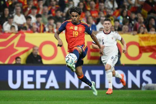 La campeona mundial España sigue su racha, Inglaterra aplasta a Croacia