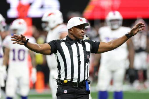 Arbitrar en el Super Bowl y volver a la oficina: la atípica vida de los réferis de la NFL
