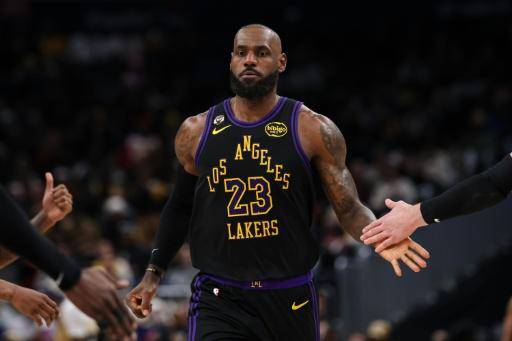LeBron James durante el partido entre Los Angeles Lakers y los Washington Wizards el 30 de enero de 2026