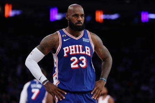 Trump arremete contra LeBron James por sus movimientos durante el himno de EEUU