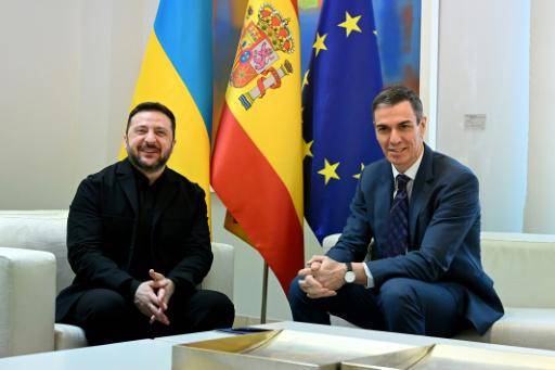 Nada ni nadie nos va a hacer olvidar a Ucrania, le dice Pedro Sánchez a Zelenski