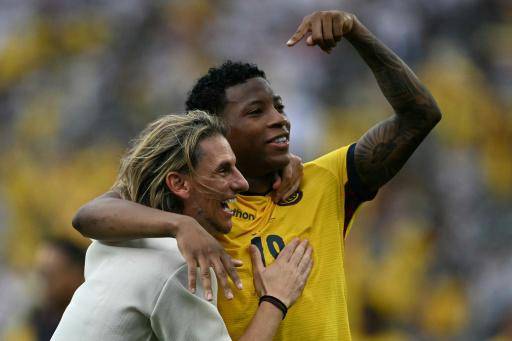 Plata salva la 'era Beccacece' con gol inmortal ante Alemania