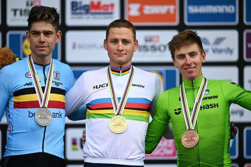El neerlandés Mathieu Van der Poel se corona campeón del mundo de ciclismo en ruta