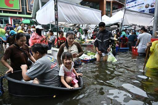 Clientes en el mercad de Bang Kapi, Bangkok, el 28 de septembre de 2026