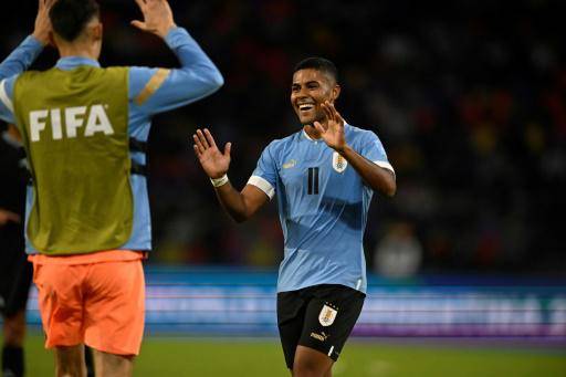 El uruguayo Rodrigo Chagas celebra después de que el estadounidense Joshua Wynder anotó un gol en contra durante el partido de cuartos de final del Mundial Sub-20 Argentina 2023 en Santiago del Estero, el 4 de junio de 2023