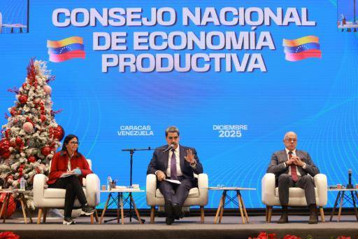 Ahora me toca hablar mucho en inglés porque me llaman mucho del Norte, bromea Maduro