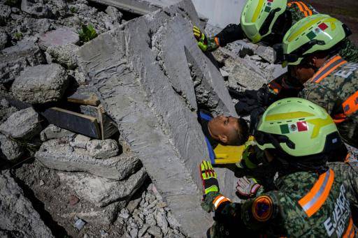 Escombros, rapel, perros buscadores: así entrena la unidad de rescate del Ejército mexicano