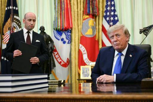 Trump firma un decreto contra el turismo de ciudadanía por nacimiento en EEUU