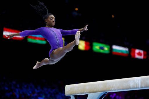 Simone Biles, oro en viga de equilibrio, logra su 22º título mundial