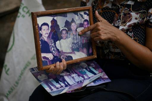 Quedan los recuerdos: una campaña recupera pertenencias de víctimas del terremoto en Colombia