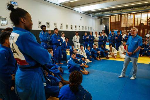 Macron recibe al presidente del COI a diez días de los Juegos