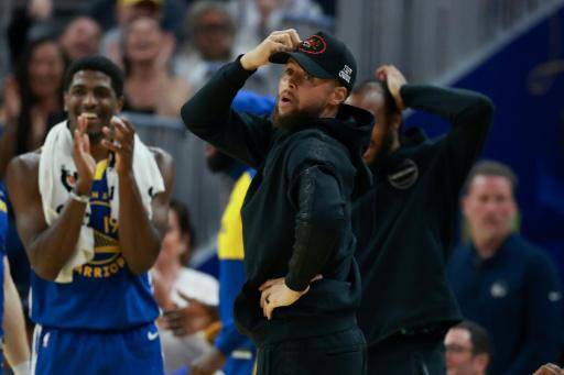 Stephen Curry regresa a las canchas tras dos meses lesionado