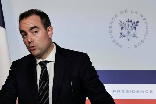 Francia aprobará sus presupuestos sin el voto del Parlamento pese al riesgo de censura