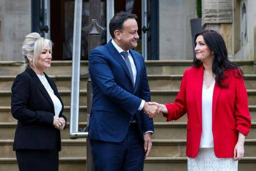 Los primeros ministros británico e irlandés celebran el desbloqueo en Irlanda del Norte