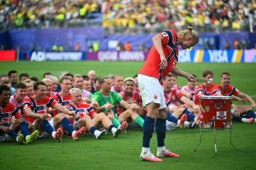 Noruega baila al ritmo de Haaland en una actuación mundialista surrealista