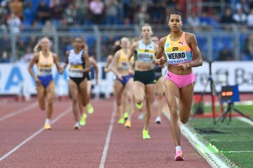 Lyles logra mejor tiempo histórico de 150 m, Broeders-Bol segunda en 800 m