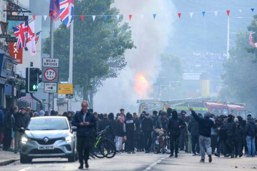 Sospechoso del ataque de Belfast comparece ante un juez después de disturbios antiinmigrantes