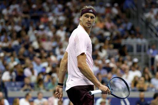 Zverev escapa de una debacle histórica en su debut del US Open