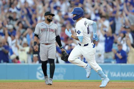 Los Dodgers abren camino al tricampeonato con paliza a los D-backs