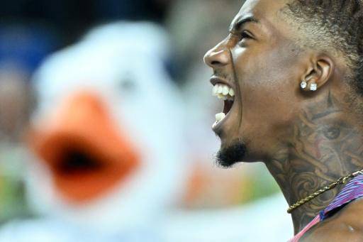 Jordan Anthony festeja su victoria en los 60 metros del Mundial de atletismo en pista cubierta de Torun (Polonia), el 20 de marzo de 2026