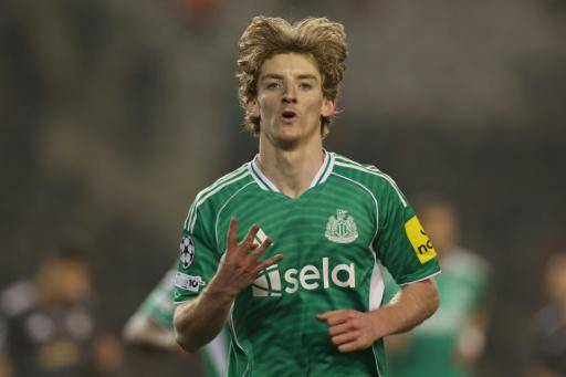 Newcastle barre al Qarabag 6-1 y roza los octavos de Champions