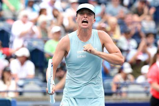 Swiatek reacciona a tiempo y se mete en cuartos del Abierto de Canadá