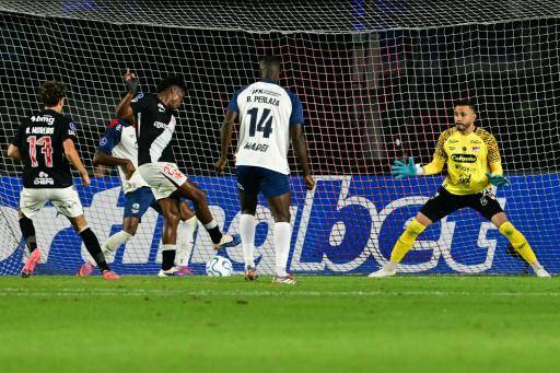 Vasco rompe el muro del Medellín y avanza a octavos de la Sudamericana con un gol agónico