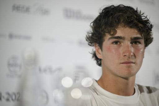 Fonseca dice que necesitará madurez tras ganar su primer título ATP