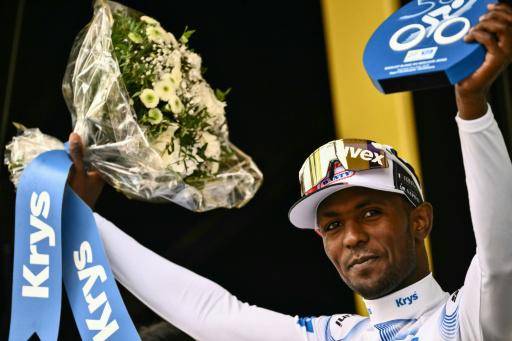 Biniam Girmay gana la primera etapa de la Vuelta a Valencia