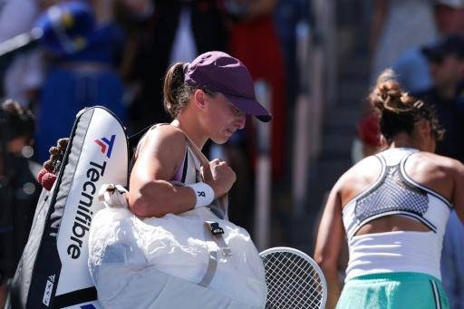 La china Zheng remata un año de pesadilla para Swiatek en el US Open