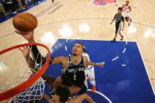 Los Spurs no bajan los brazos ante unos Knicks a un juego del título de la NBA