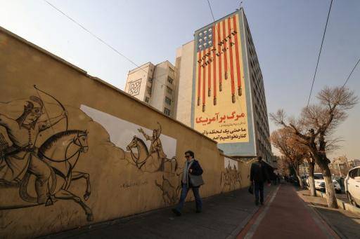 Estallan enfrentamientos entre manifestantes y policías en el bazar de Teherán