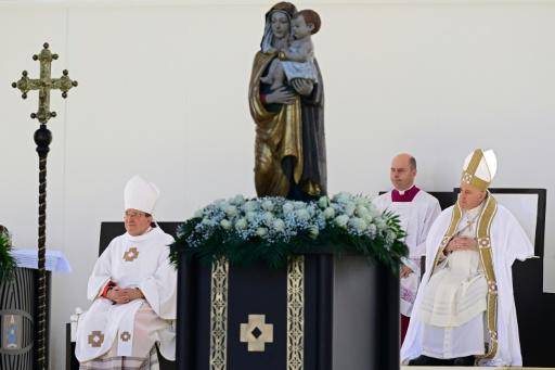 Una comisión del Vaticano rechaza por ahora la ordenación de mujeres diaconisas