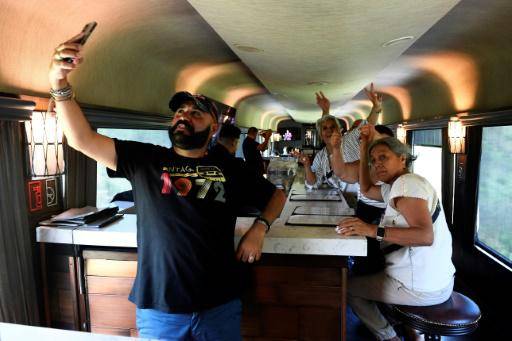 El tren de las Barrancas del Cobre en México atrae a turistas intrépidos