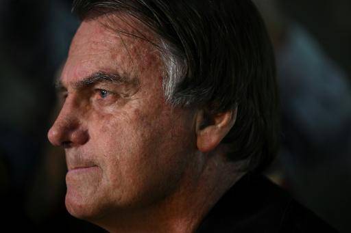 Bolsonaro se somete a un procedimiento por hipo recurrente desde hace meses